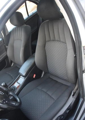 Mercedes-Benz Klasa C cena 15900 przebieg: 266930, rok produkcji 2005 z Dobczyce małe 497
